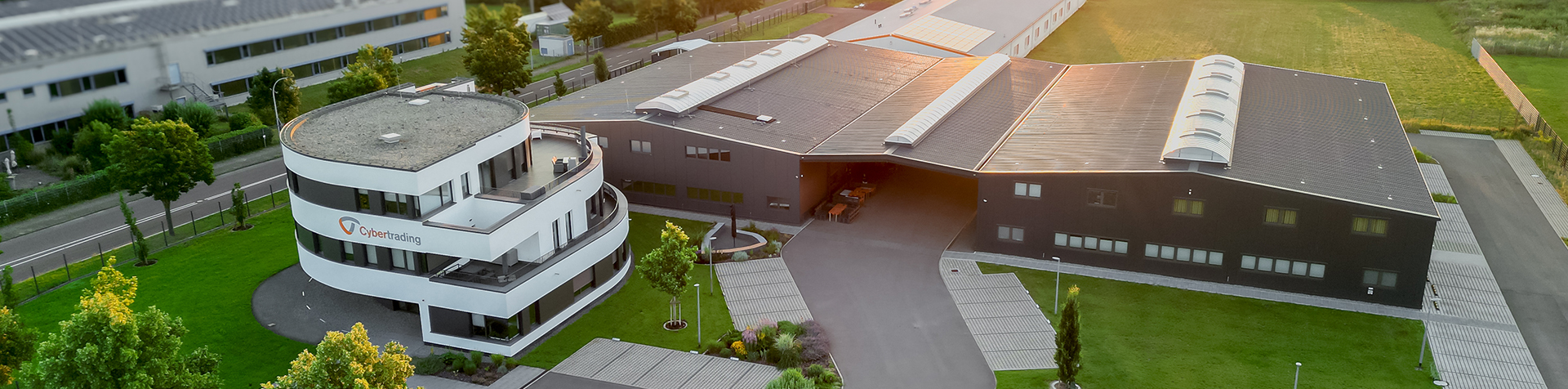 Firmengebäude Cybertrading Firmengebäude und Lagerhallen von Cybertrading